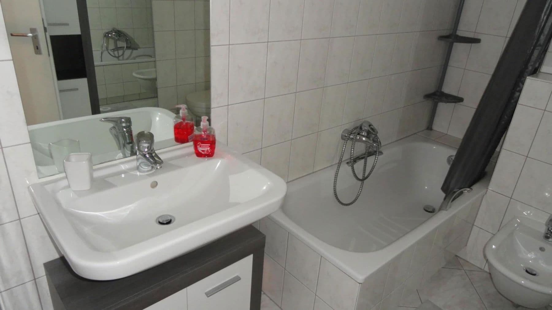 Prenájom bytu 2-izbový 50 m², Frankfurt am Main, Hesensko Prenájom bytu 2-izbový 50 m², Frankfurt am Main, Hesensko