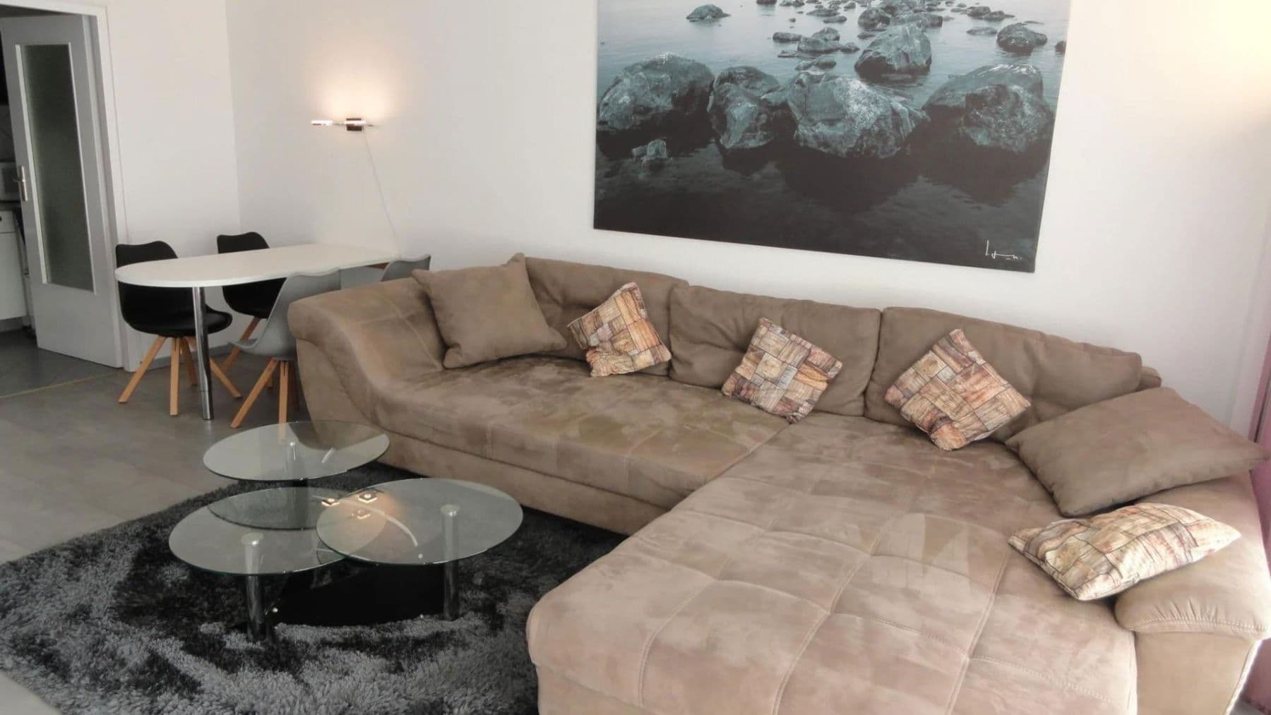 Prenájom bytu 2-izbový 50 m², Frankfurt am Main, Hesensko Prenájom bytu 2-izbový 50 m², Frankfurt am Main, Hesensko