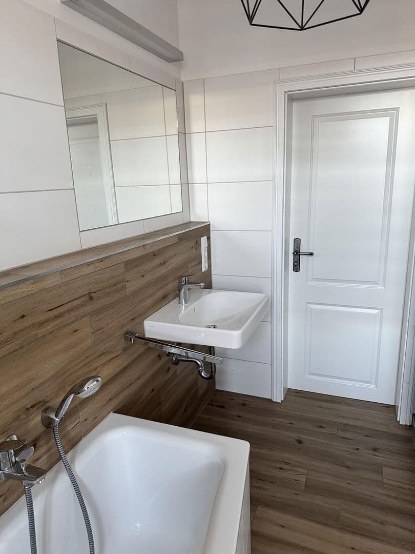 Prenájom bytu 2-izbový 47 m², Am Mühlgraben 1c, Kreischa, Sasko Prenájom bytu 2-izbový 47 m², Am Mühlgraben 1c, Kreischa, Sasko