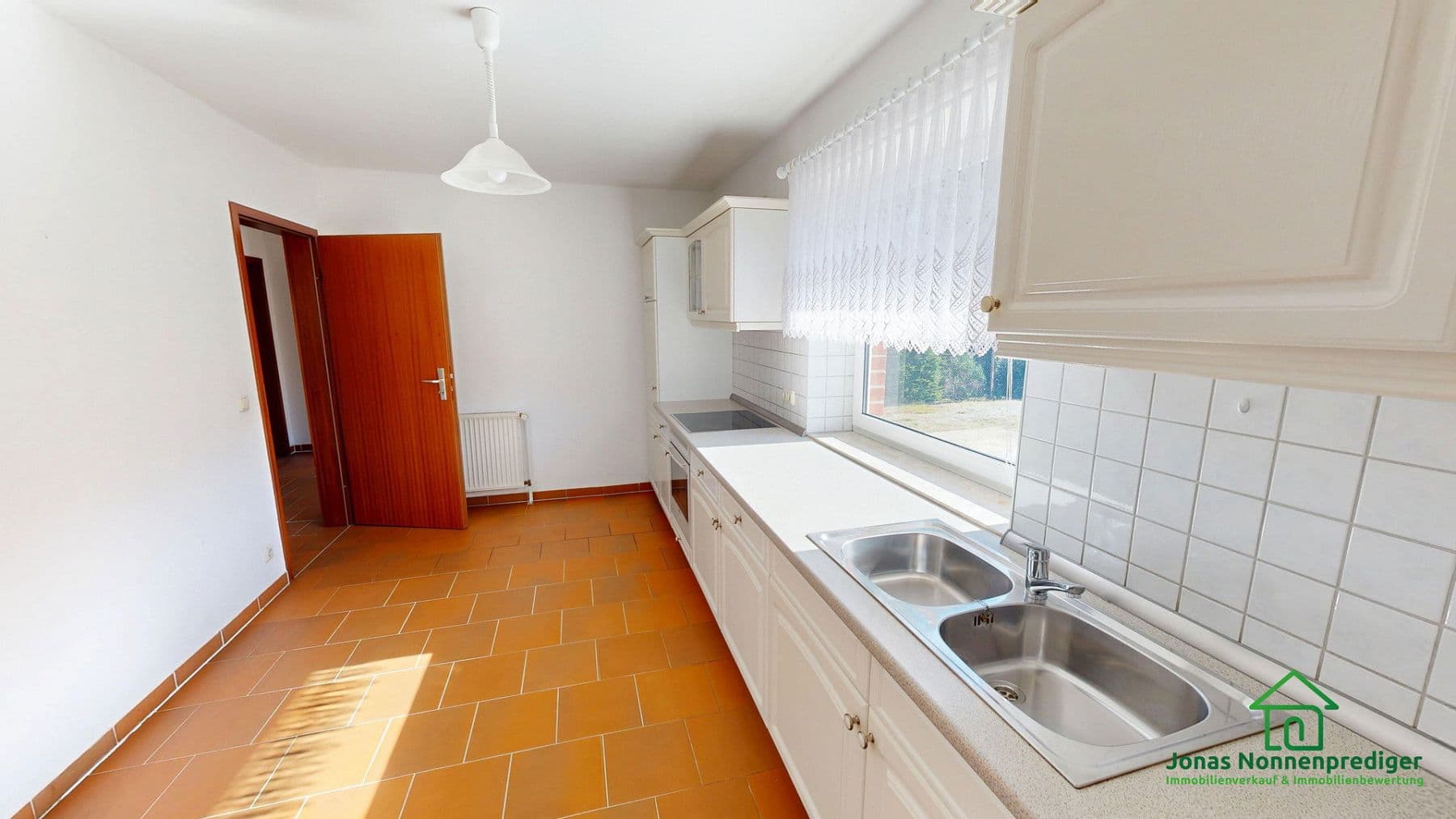 Predaj domu 103 m², pozemek 4.839 m², Neuhöfer Straße 33, Neustadt-Glewe, Meklenbursko-Predpomoransko Predaj domu 103 m², pozemek 4.839 m², Neuhöfer Straße 33, Neustadt-Glewe, Meklenbursko-Predpomoransko