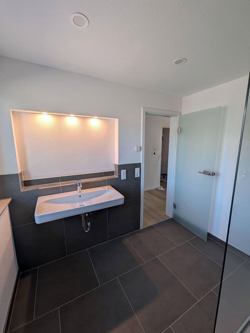 Prenájom bytu 2-izbový 97 m², Niefern-Öschelbronn, Bádensko-Wurttembersko Prenájom bytu 2-izbový 97 m², Niefern-Öschelbronn, Bádensko-Wurttembersko