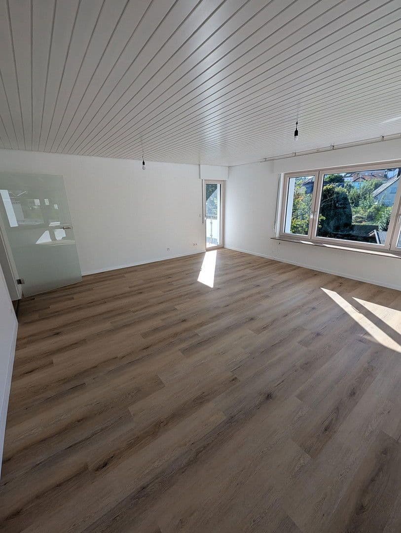 Prenájom bytu 2-izbový 97 m², Niefern-Öschelbronn, Bádensko-Wurttembersko Prenájom bytu 2-izbový 97 m², Niefern-Öschelbronn, Bádensko-Wurttembersko