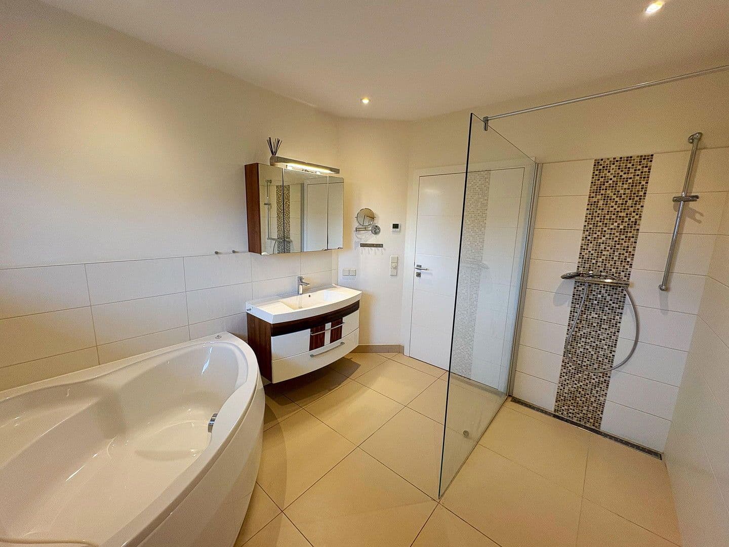 Predaj domu 121 m², pozemek 974 m², Oberbarnim, Brandenbursko Predaj domu 121 m², pozemek 974 m², Oberbarnim, Brandenbursko