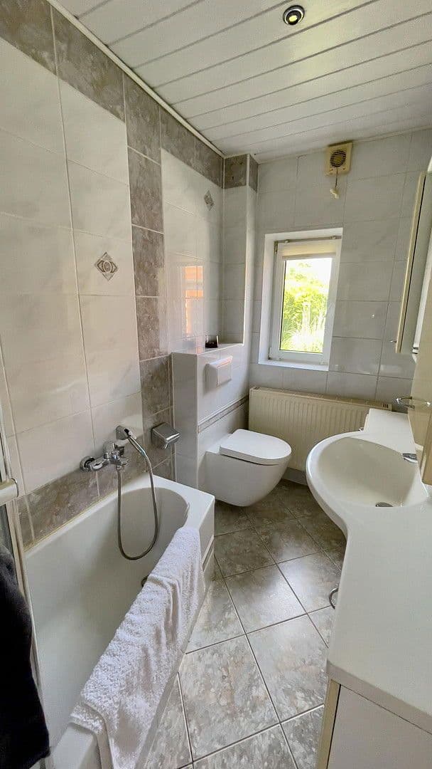 Predaj domu 132 m², pozemek 1.199 m², Schäfereistr 4, Spremberg, Brandenbursko Predaj domu 132 m², pozemek 1.199 m², Schäfereistr 4, Spremberg, Brandenbursko