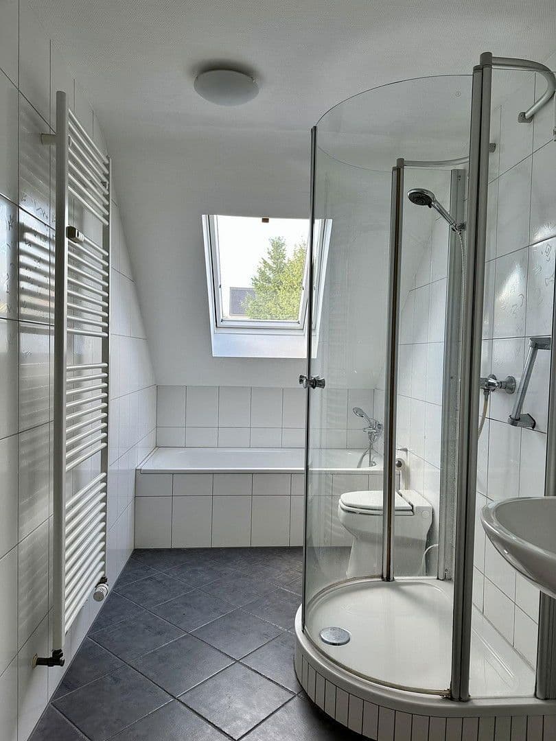 Prenájom bytu 3-izbový 98 m², Saarbrücken, Sársko Prenájom bytu 3-izbový 98 m², Saarbrücken, Sársko