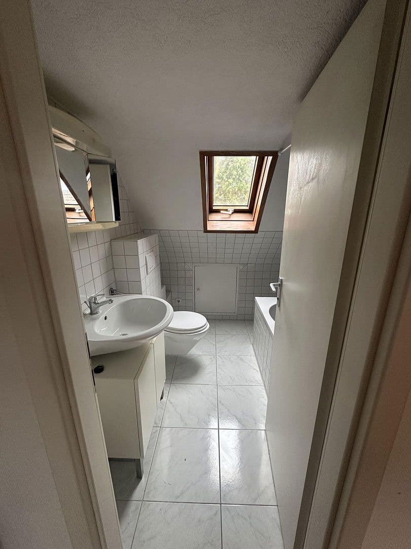 Prenájom domu 128 m², pozemek 71 m², Stuttgart, Bádensko-Wurttembersko Prenájom domu 128 m², pozemek 71 m², Stuttgart, Bádensko-Wurttembersko