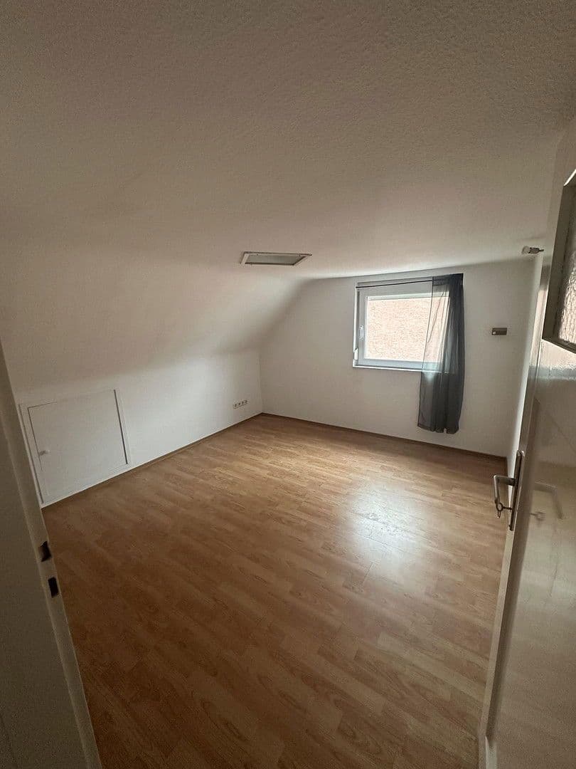 Prenájom domu 128 m², pozemek 71 m², Stuttgart, Bádensko-Wurttembersko Prenájom domu 128 m², pozemek 71 m², Stuttgart, Bádensko-Wurttembersko