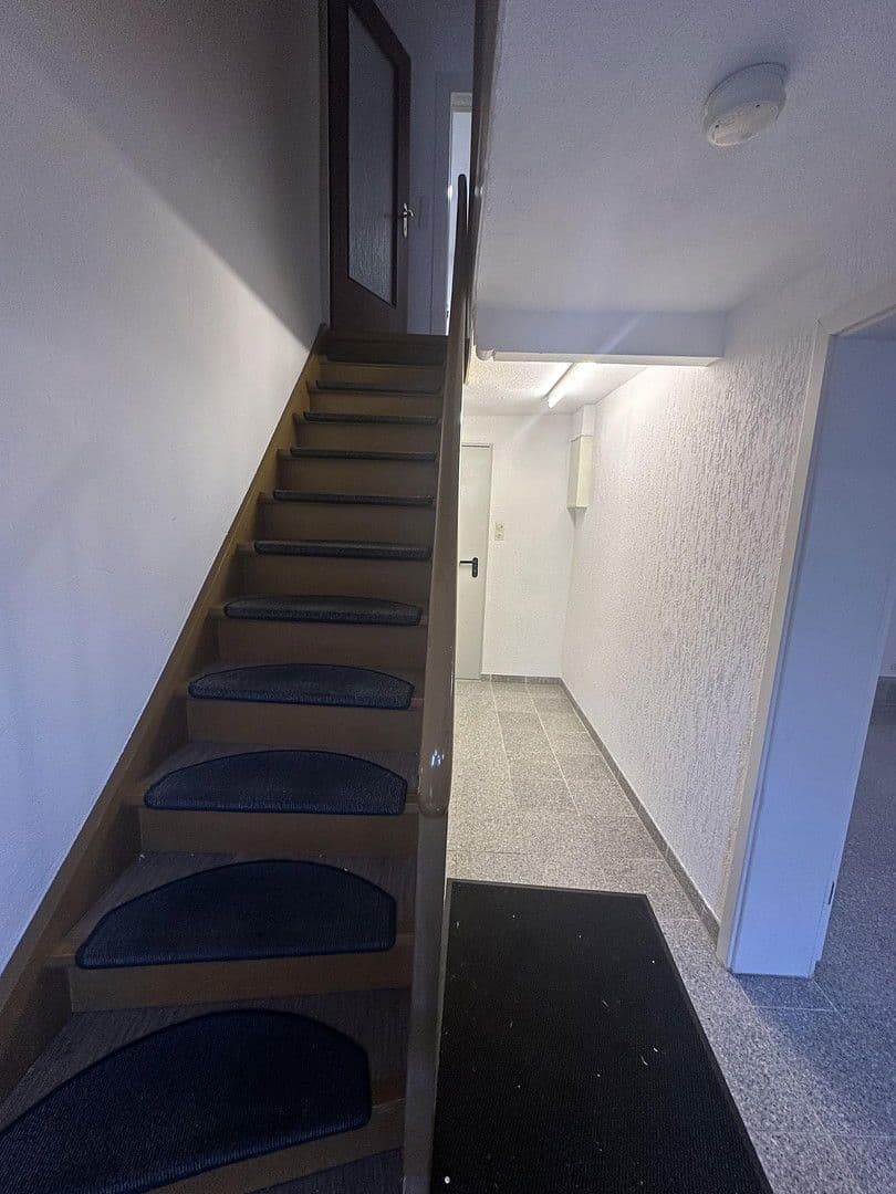 Prenájom domu 128 m², pozemek 71 m², Stuttgart, Bádensko-Wurttembersko Prenájom domu 128 m², pozemek 71 m², Stuttgart, Bádensko-Wurttembersko