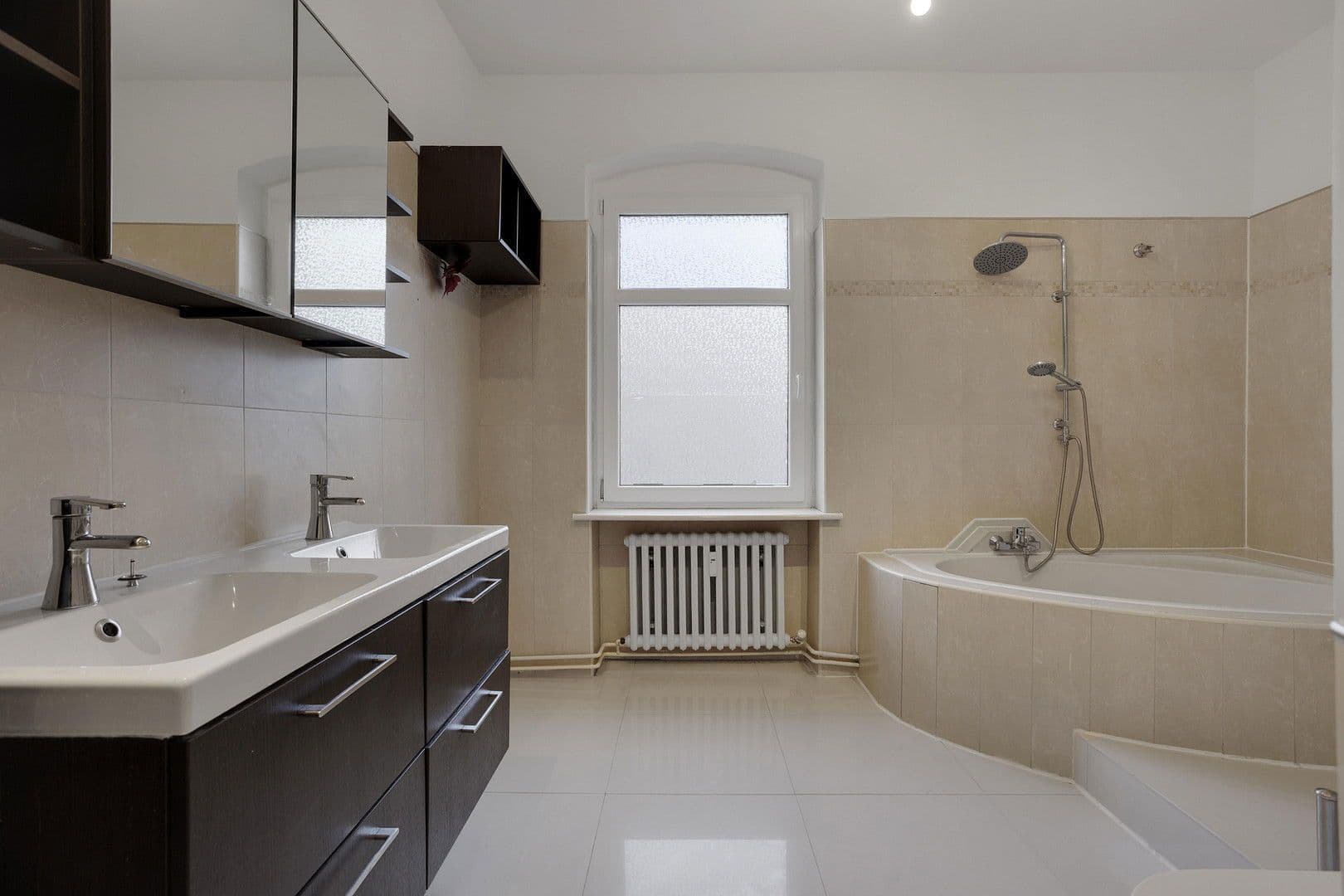 Predaj bytu 3-izbový 100 m², Togostr., Berlin, Berlín Predaj bytu 3-izbový 100 m², Togostr., Berlin, Berlín