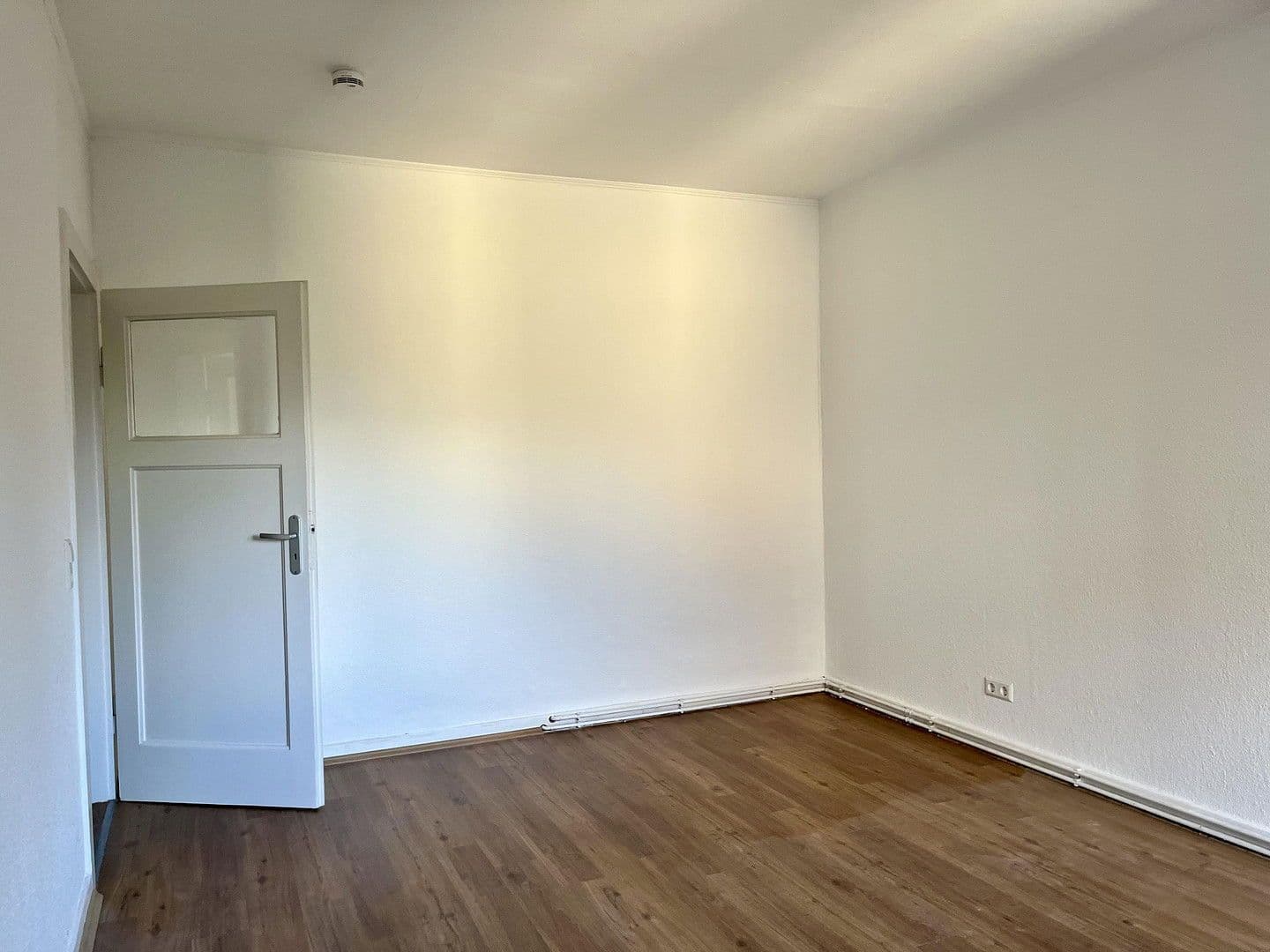 Prenájom bytu 4-izbový 91 m², Mönckebergallee, Hannover, Dolné Sasko Prenájom bytu 4-izbový 91 m², Mönckebergallee, Hannover, Dolné Sasko