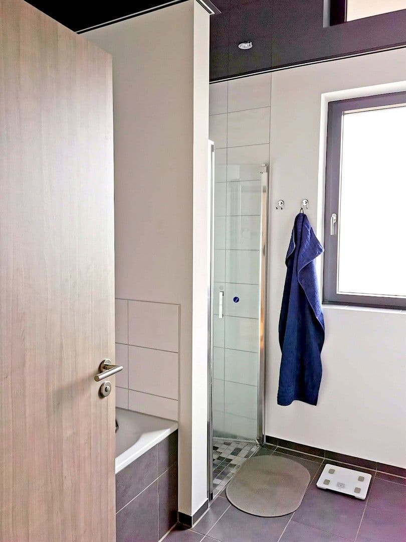 Prenájom bytu 4-izbový 105 m², Abraham-Lincoln-Allee 18, Mannheim, Bádensko-Wurttembersko Prenájom bytu 4-izbový 105 m², Abraham-Lincoln-Allee 18, Mannheim, Bádensko-Wurttembersko