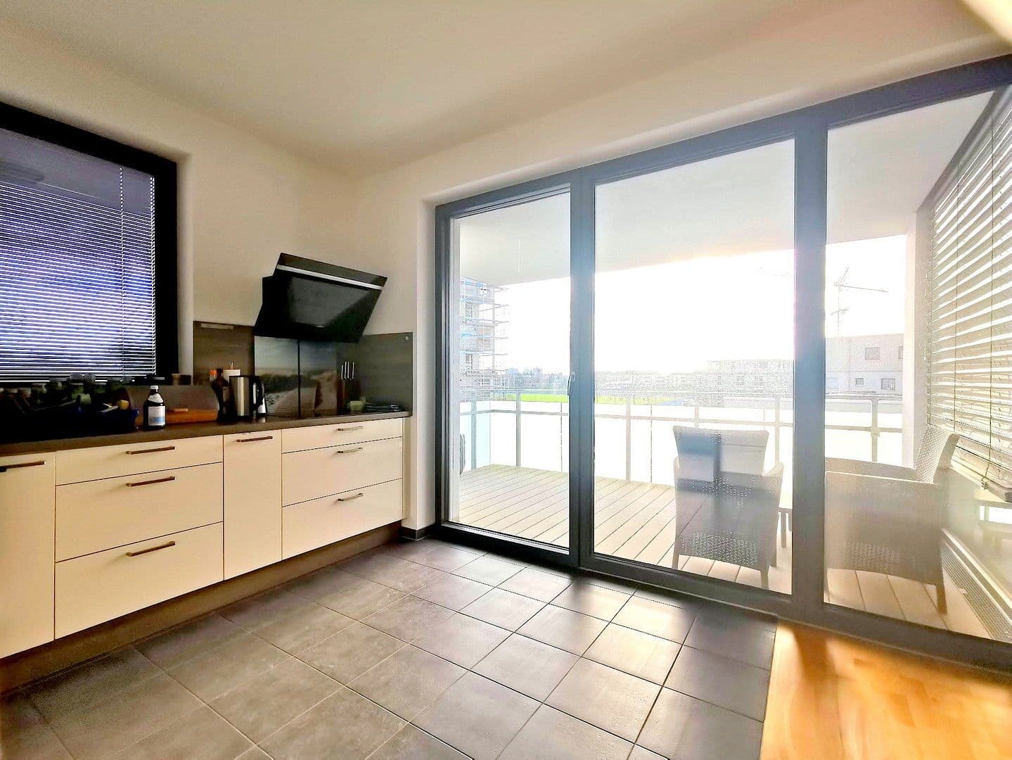 Prenájom bytu 4-izbový 105 m², Abraham-Lincoln-Allee 18, Mannheim, Bádensko-Wurttembersko Prenájom bytu 4-izbový 105 m², Abraham-Lincoln-Allee 18, Mannheim, Bádensko-Wurttembersko