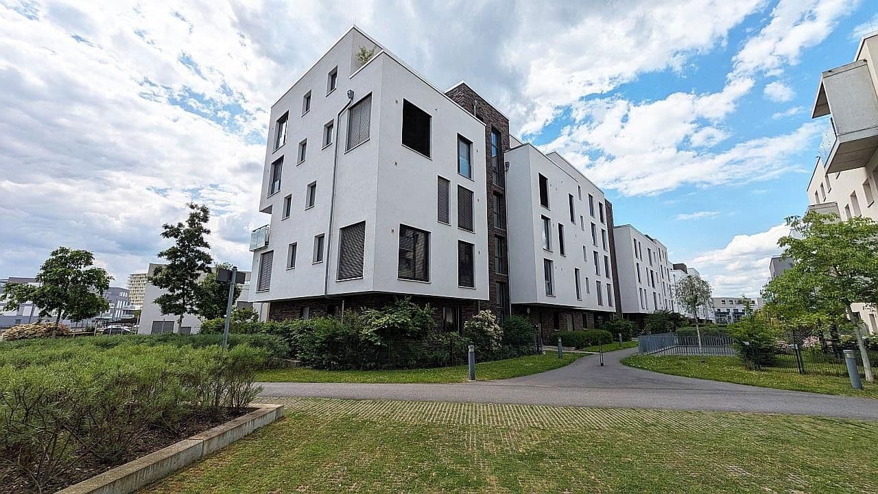 Prenájom bytu 4-izbový 105 m², Abraham-Lincoln-Allee 18, Mannheim, Bádensko-Wurttembersko Prenájom bytu 4-izbový 105 m², Abraham-Lincoln-Allee 18, Mannheim, Bádensko-Wurttembersko