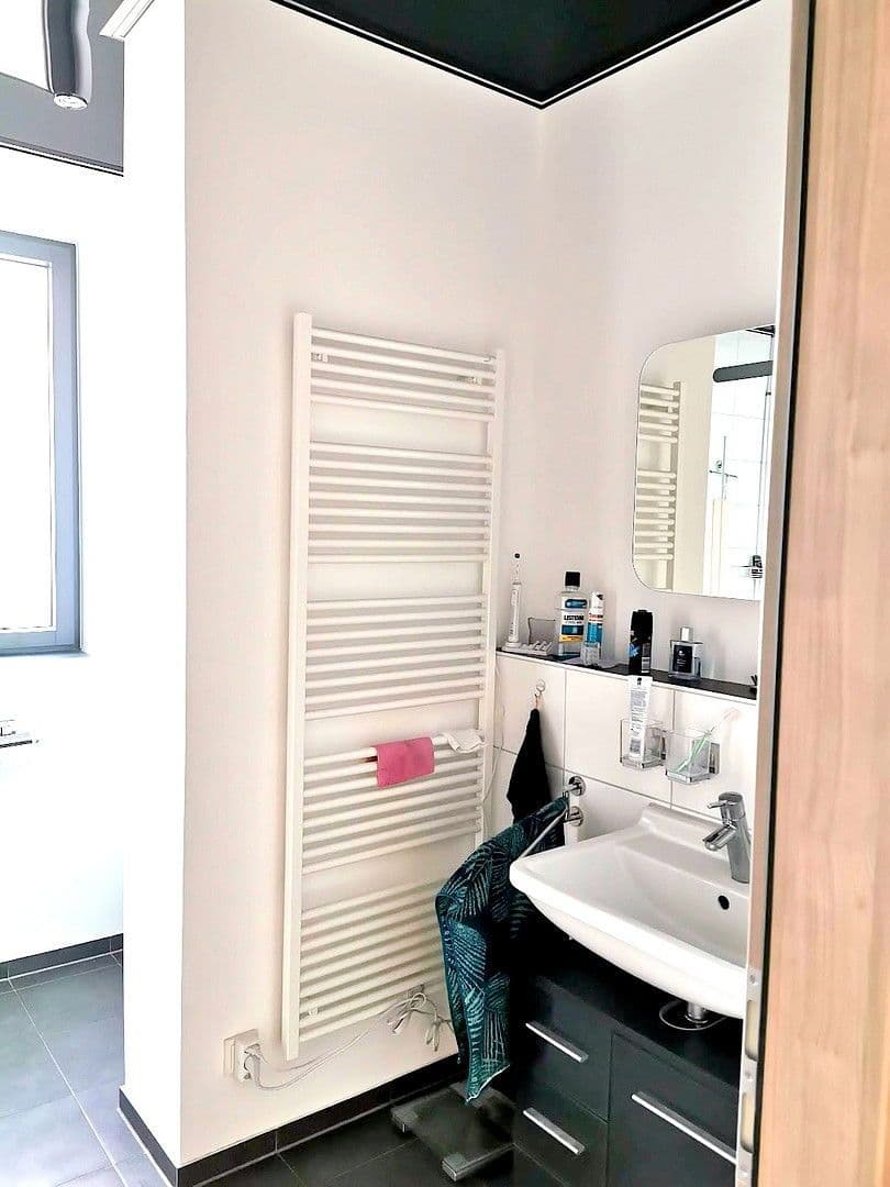 Prenájom bytu 4-izbový 105 m², Abraham-Lincoln-Allee 18, Mannheim, Bádensko-Wurttembersko Prenájom bytu 4-izbový 105 m², Abraham-Lincoln-Allee 18, Mannheim, Bádensko-Wurttembersko