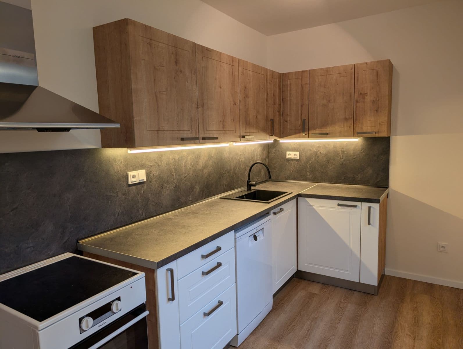 Prenájom bytu 3-izbový 76 m², Rosečská, Praha, Praha Prenájom bytu 3-izbový 76 m², Rosečská, Praha, Praha