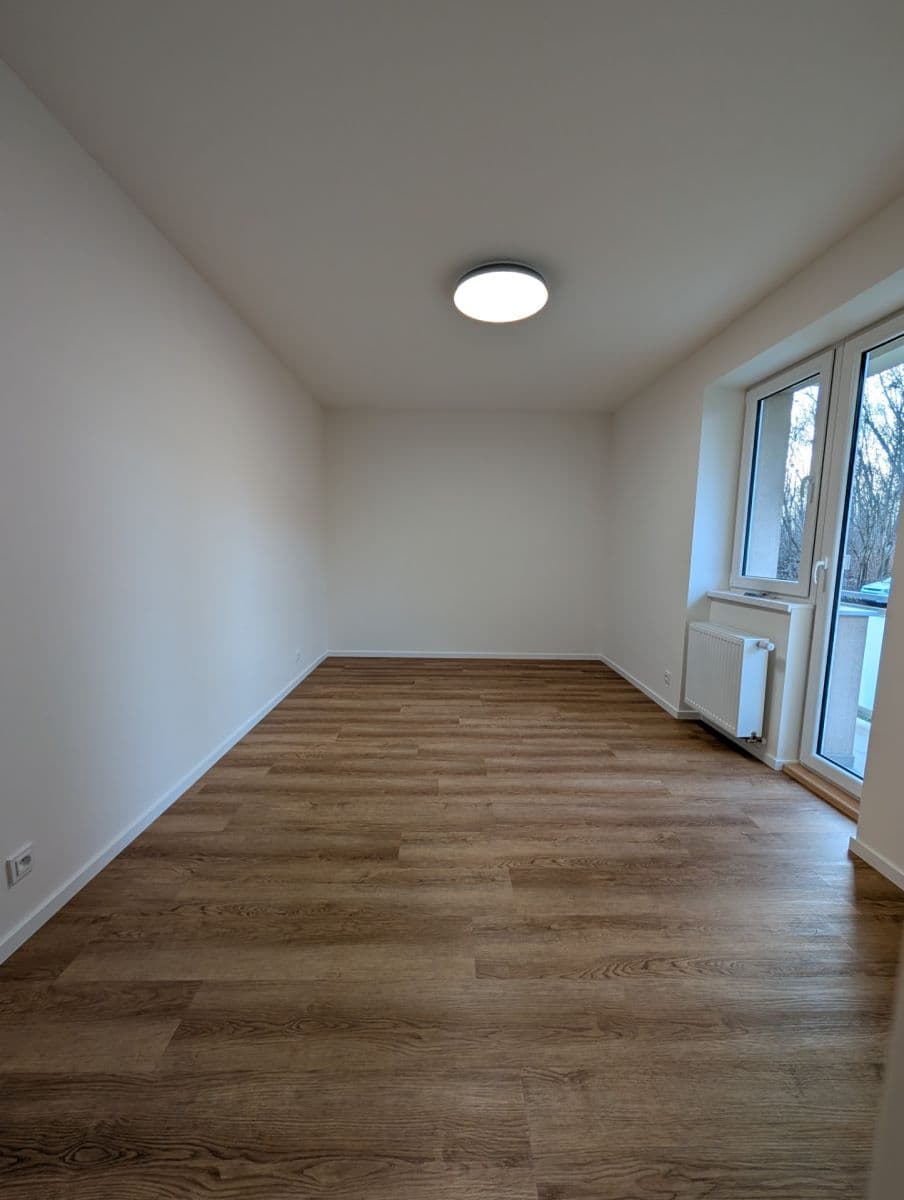 Prenájom bytu 3-izbový 76 m², Rosečská, Praha, Praha Prenájom bytu 3-izbový 76 m², Rosečská, Praha, Praha