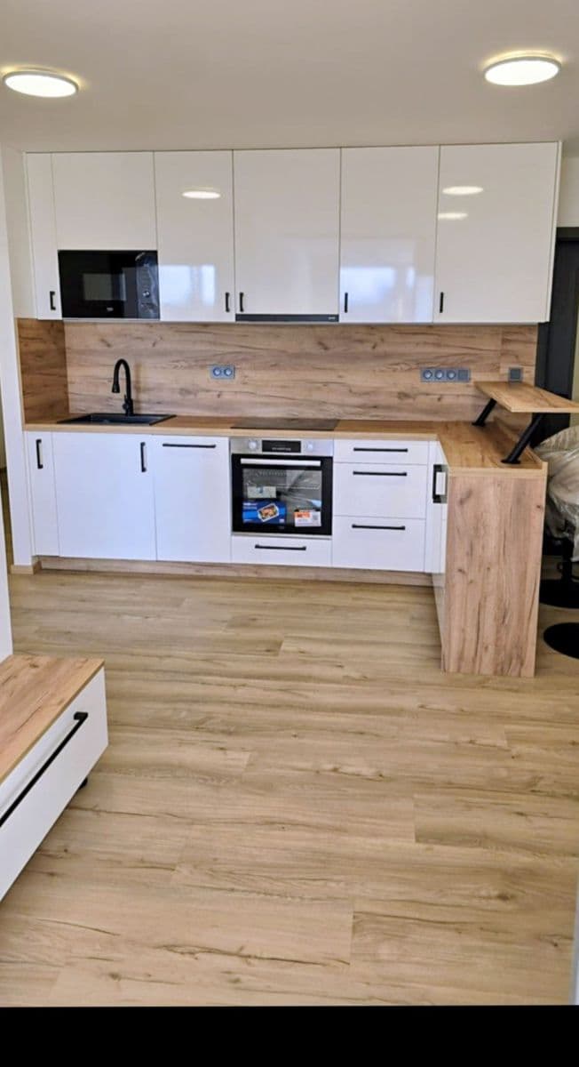 Prenájom bytu 4-izbový 61 m², Tavolníková, Praha, Praha Prenájom bytu 4-izbový 61 m², Tavolníková, Praha, Praha