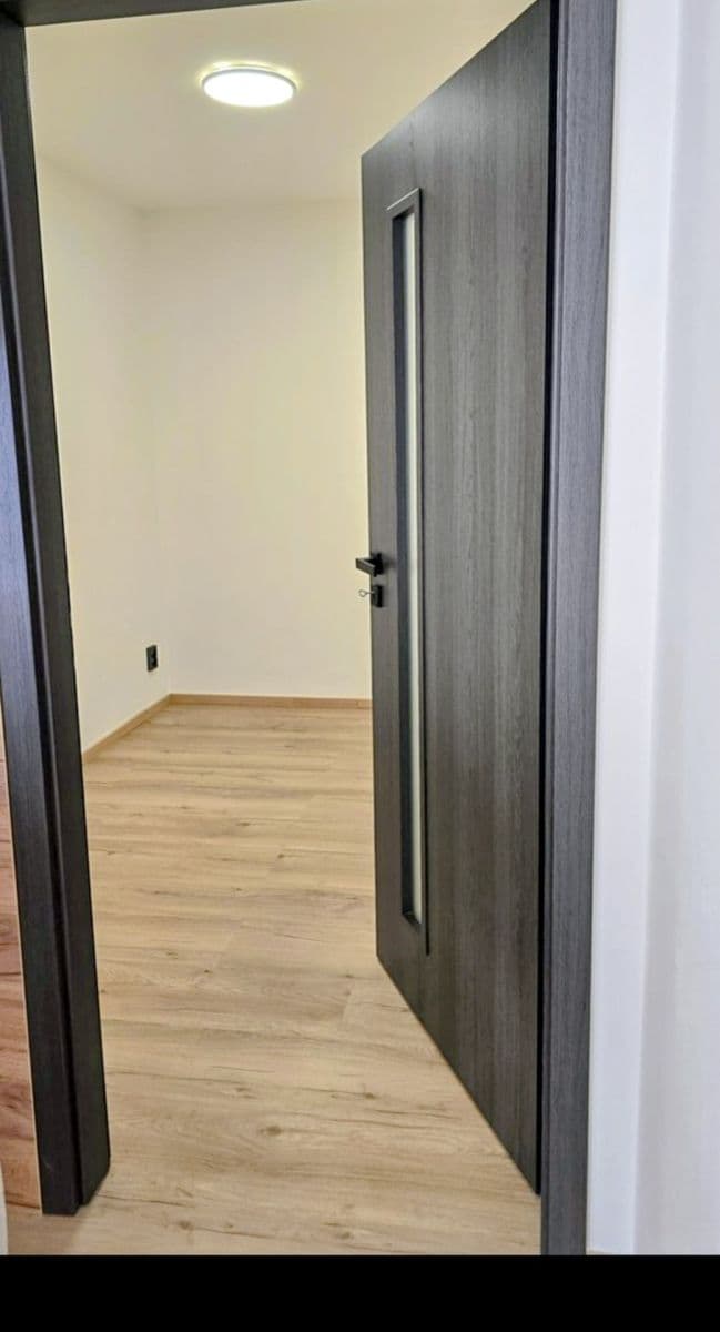 Prenájom bytu 4-izbový 61 m², Tavolníková, Praha, Praha Prenájom bytu 4-izbový 61 m², Tavolníková, Praha, Praha