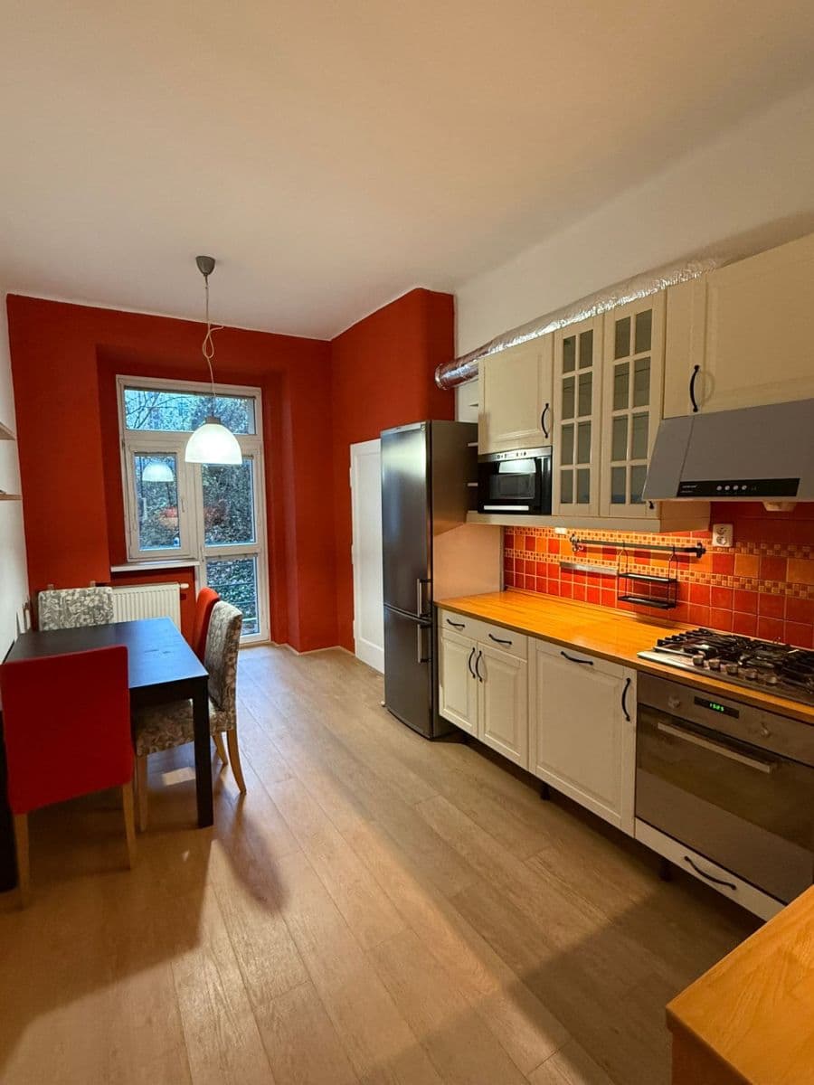 Prenájom bytu 3-izbový 98 m², Slovinská, Praha, Praha Prenájom bytu 3-izbový 98 m², Slovinská, Praha, Praha