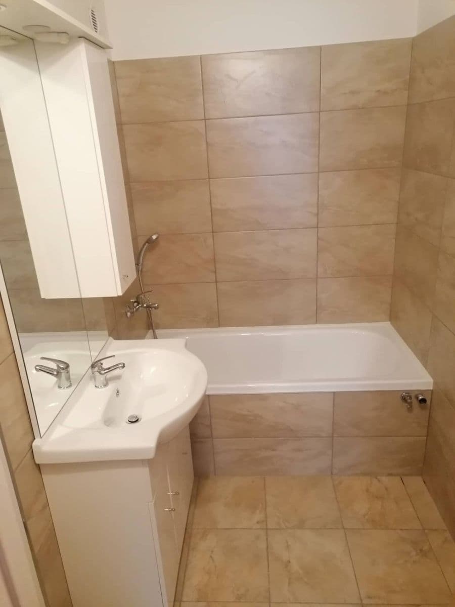 Prenájom bytu 2-izbový 44 m², Kozlovská, Přerov, Olomoucký kraj Prenájom bytu 2-izbový 44 m², Kozlovská, Přerov, Olomoucký kraj