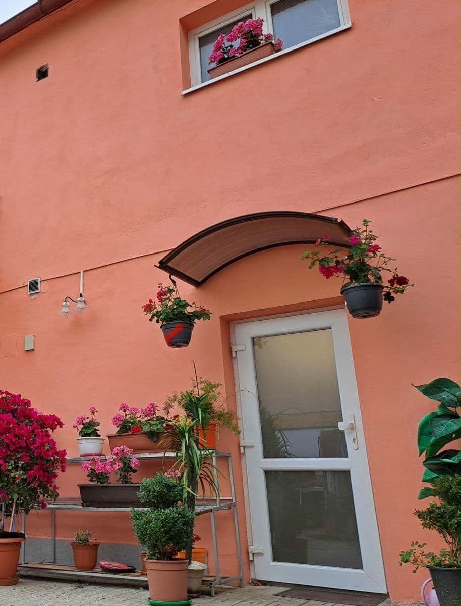 Prenájom bytu 2-izbový 45 m², Masarykovo nám., Přeštice, Plzeňský kraj Prenájom bytu 2-izbový 45 m², Masarykovo nám., Přeštice, Plzeňský kraj