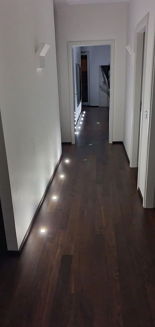 Prenájom bytu 4-izbový 142 m², Frankfurt am Main, Hesensko Prenájom bytu 4-izbový 142 m², Frankfurt am Main, Hesensko