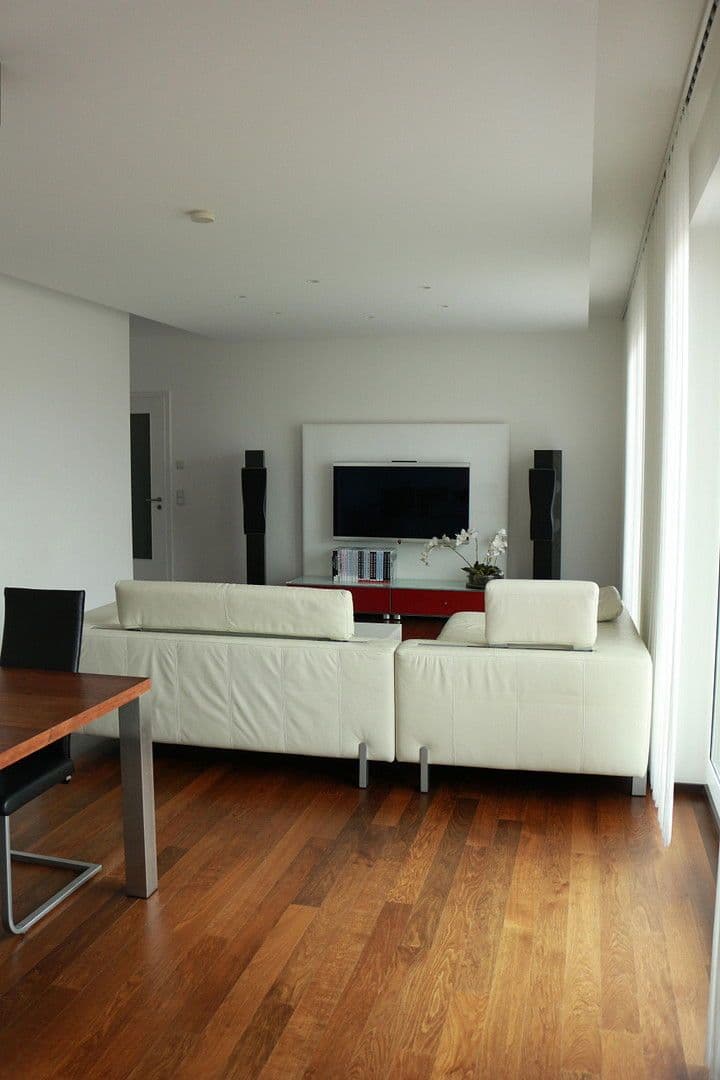 Prenájom bytu 4-izbový 142 m², Frankfurt am Main, Hesensko Prenájom bytu 4-izbový 142 m², Frankfurt am Main, Hesensko