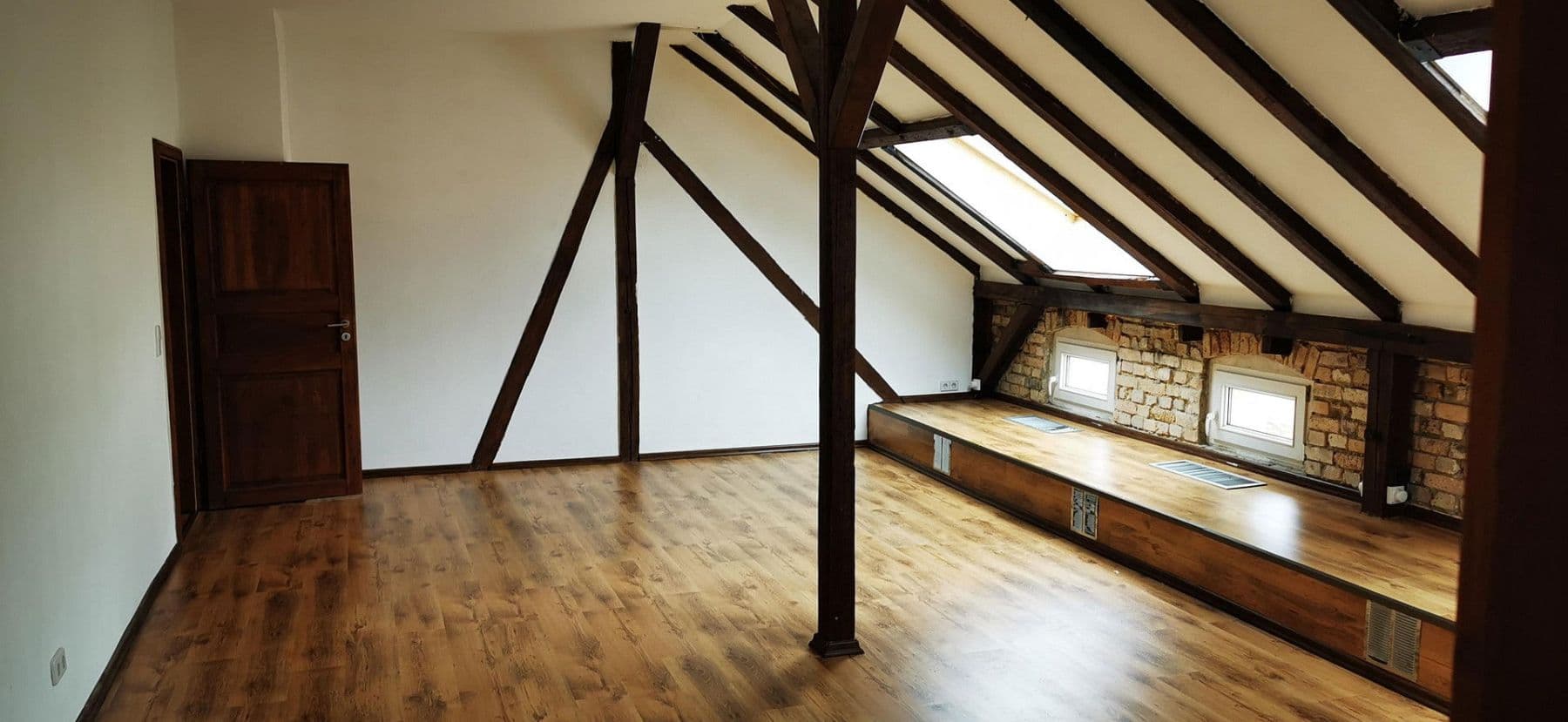 Prenájom bytu 5-izbový 118 m², Thomasiusstraße 7, Halle, Sasko-Anhaltsko Prenájom bytu 5-izbový 118 m², Thomasiusstraße 7, Halle, Sasko-Anhaltsko