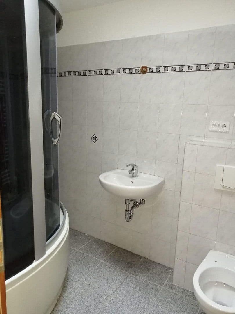 Prenájom bytu 5-izbový 118 m², Thomasiusstraße 7, Halle, Sasko-Anhaltsko Prenájom bytu 5-izbový 118 m², Thomasiusstraße 7, Halle, Sasko-Anhaltsko