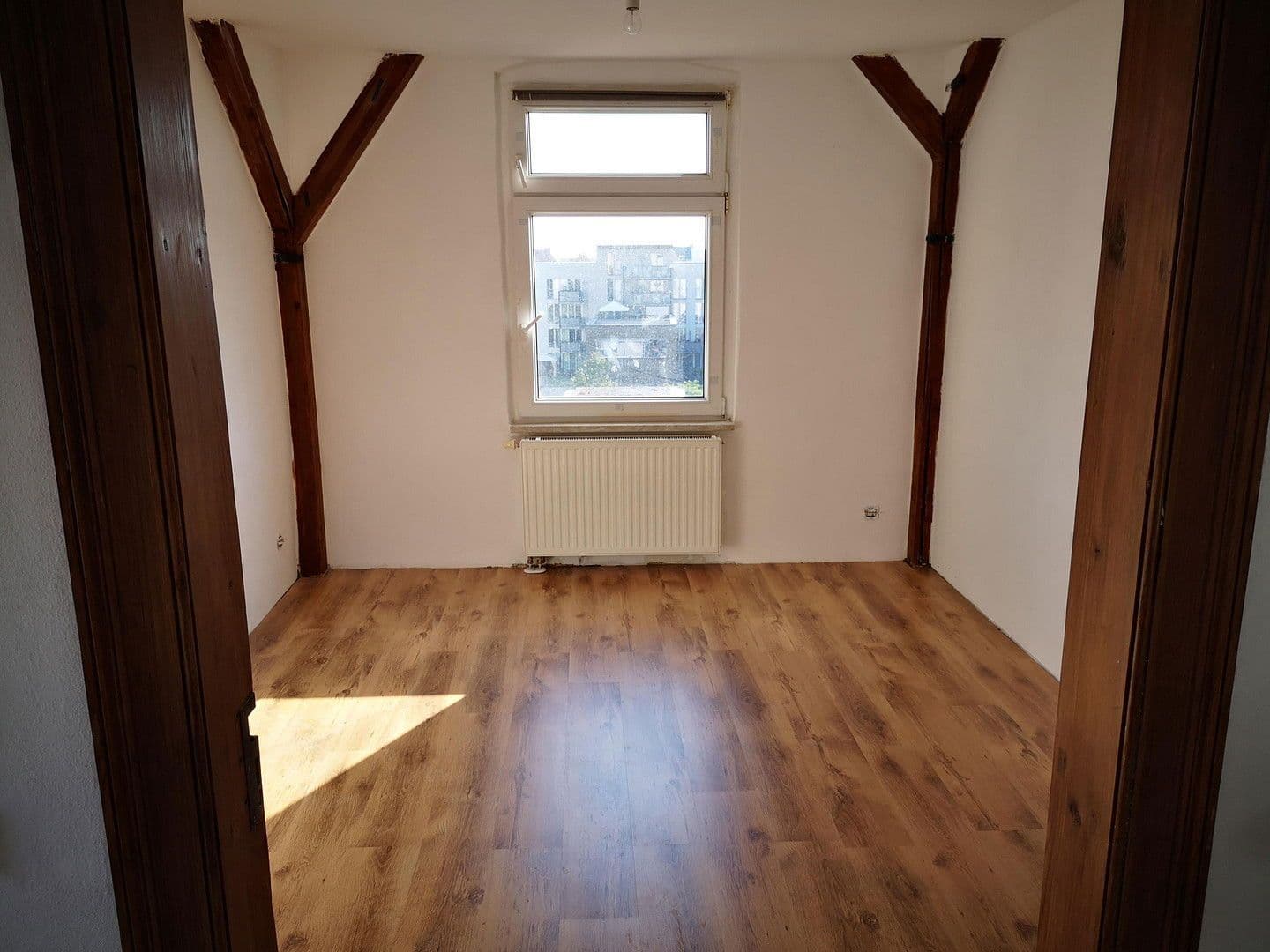 Prenájom bytu 5-izbový 118 m², Thomasiusstraße 7, Halle, Sasko-Anhaltsko Prenájom bytu 5-izbový 118 m², Thomasiusstraße 7, Halle, Sasko-Anhaltsko