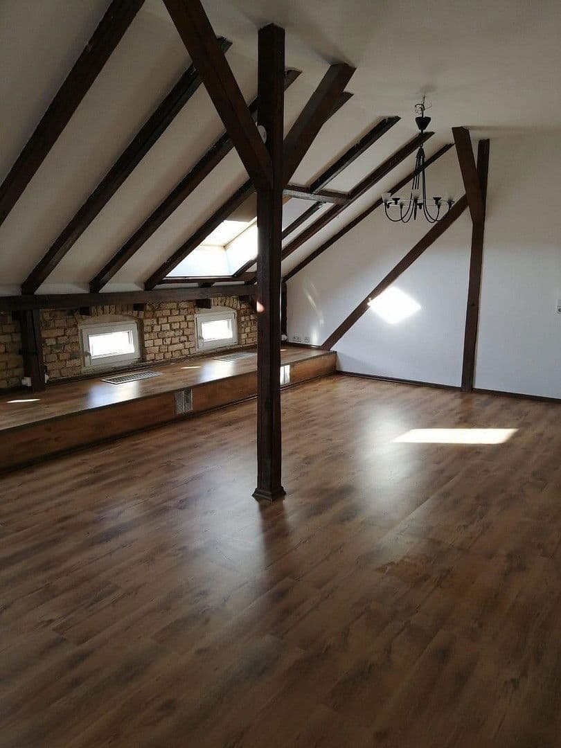 Prenájom bytu 5-izbový 118 m², Thomasiusstraße 7, Halle, Sasko-Anhaltsko Prenájom bytu 5-izbový 118 m², Thomasiusstraße 7, Halle, Sasko-Anhaltsko