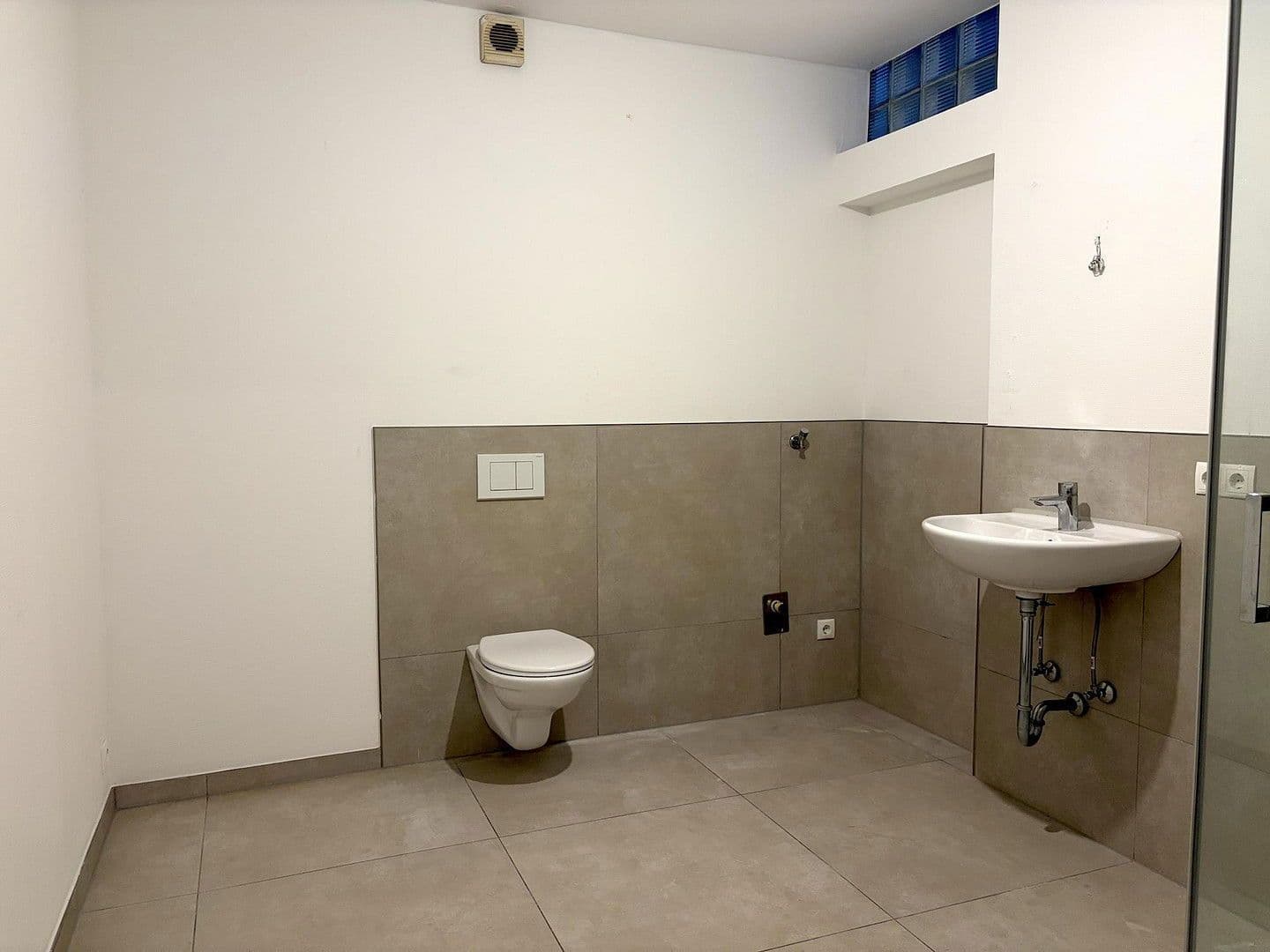 Prenájom bytu 2-izbový 65 m², Rheinstr. 39, Baden-Baden, Bádensko-Wurttembersko Prenájom bytu 2-izbový 65 m², Rheinstr. 39, Baden-Baden, Bádensko-Wurttembersko