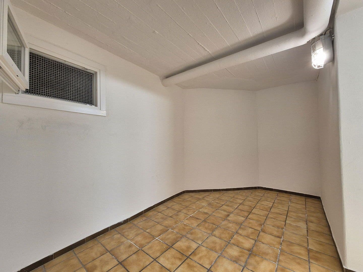 Prenájom nebytového priestoru 126 m², Bahnhofstr. 2, Bad Schwartau, Šlezvicko-Holštajnsko Prenájom nebytového priestoru 126 m², Bahnhofstr. 2, Bad Schwartau, Šlezvicko-Holštajnsko