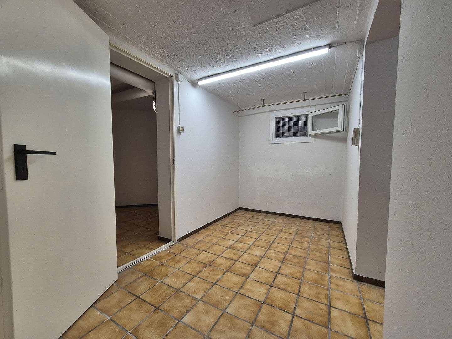 Prenájom nebytového priestoru 126 m², Bahnhofstr. 2, Bad Schwartau, Šlezvicko-Holštajnsko Prenájom nebytového priestoru 126 m², Bahnhofstr. 2, Bad Schwartau, Šlezvicko-Holštajnsko