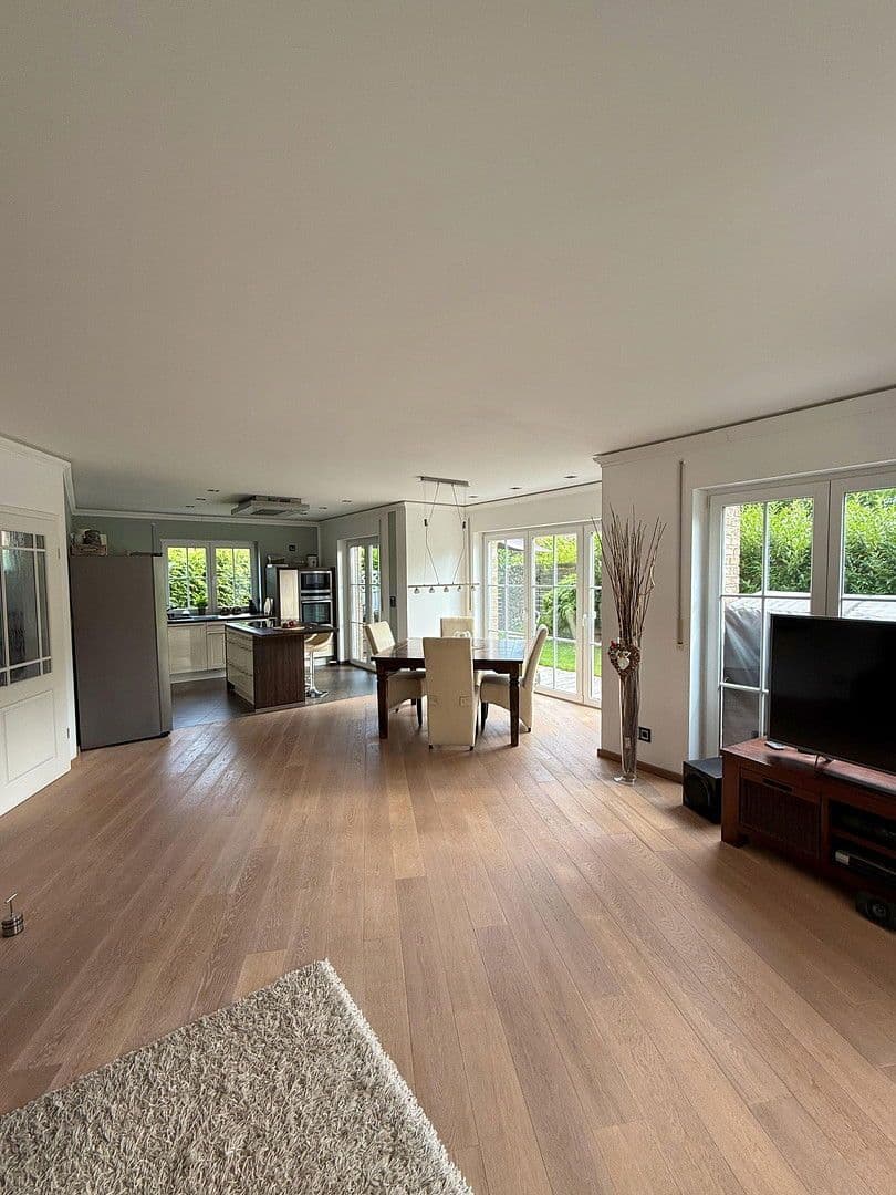 Predaj domu 190 m², pozemek 804 m², Buchholz in der Nordheide, Dolné Sasko Predaj domu 190 m², pozemek 804 m², Buchholz in der Nordheide, Dolné Sasko