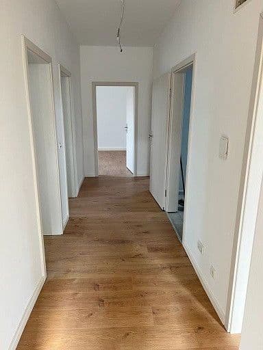 Prenájom bytu 4-izbový 97 m², Zum Lindenhof 18, Limbach-Oberfrohna, Sasko Prenájom bytu 4-izbový 97 m², Zum Lindenhof 18, Limbach-Oberfrohna, Sasko