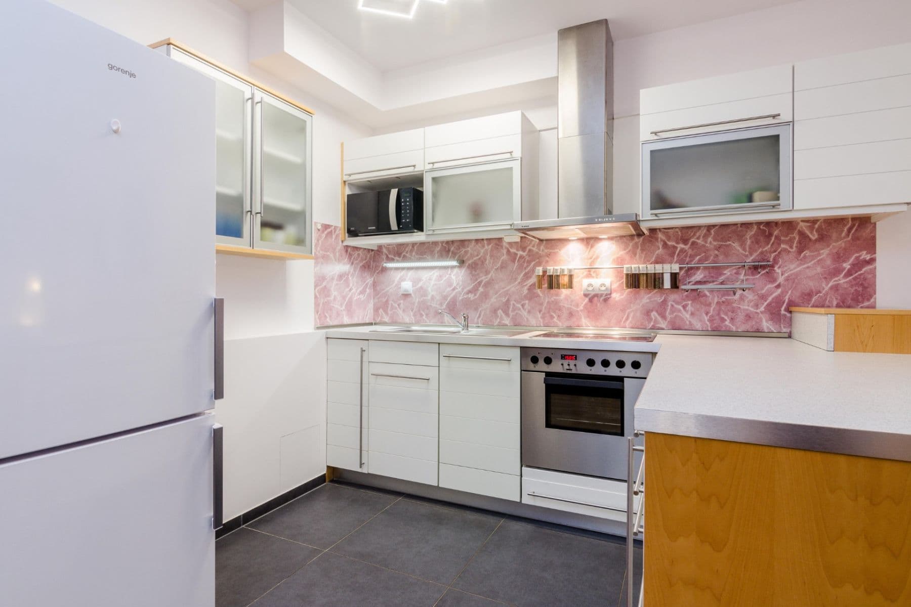 Prenájom bytu 2-izbový 71 m², Nad Závěrkou, Praha, Praha Prenájom bytu 2-izbový 71 m², Nad Závěrkou, Praha, Praha