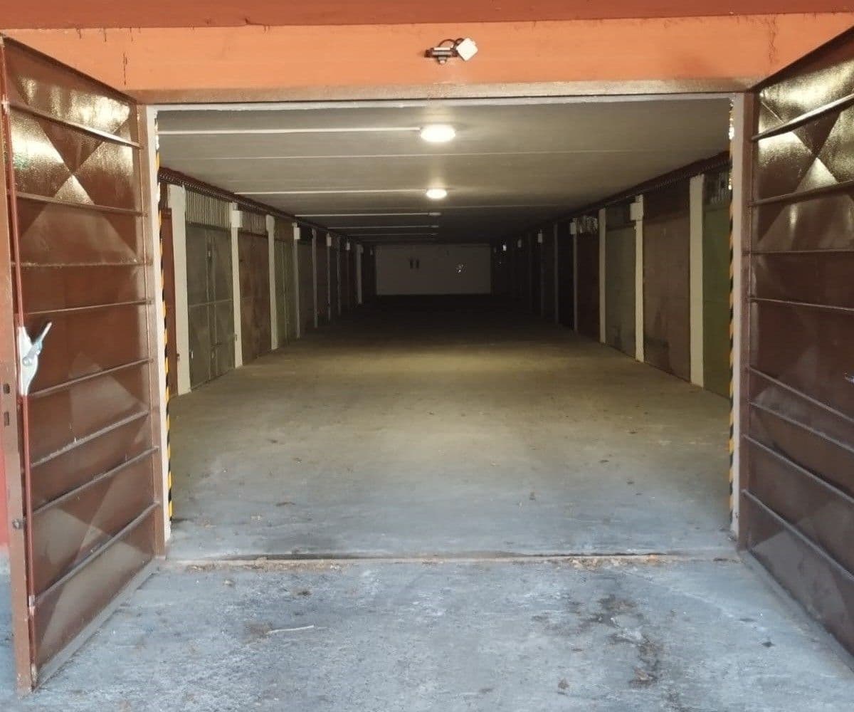 Prenájom garáže 16 m², Bellevue, Kladno, Středočeský kraj Prenájom garáže 16 m², Bellevue, Kladno, Středočeský kraj