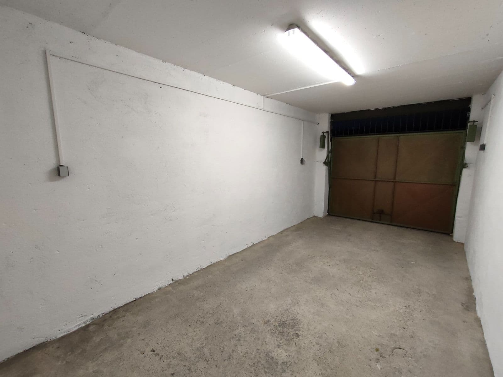 Prenájom garáže 16 m², Bellevue, Kladno, Středočeský kraj Prenájom garáže 16 m², Bellevue, Kladno, Středočeský kraj