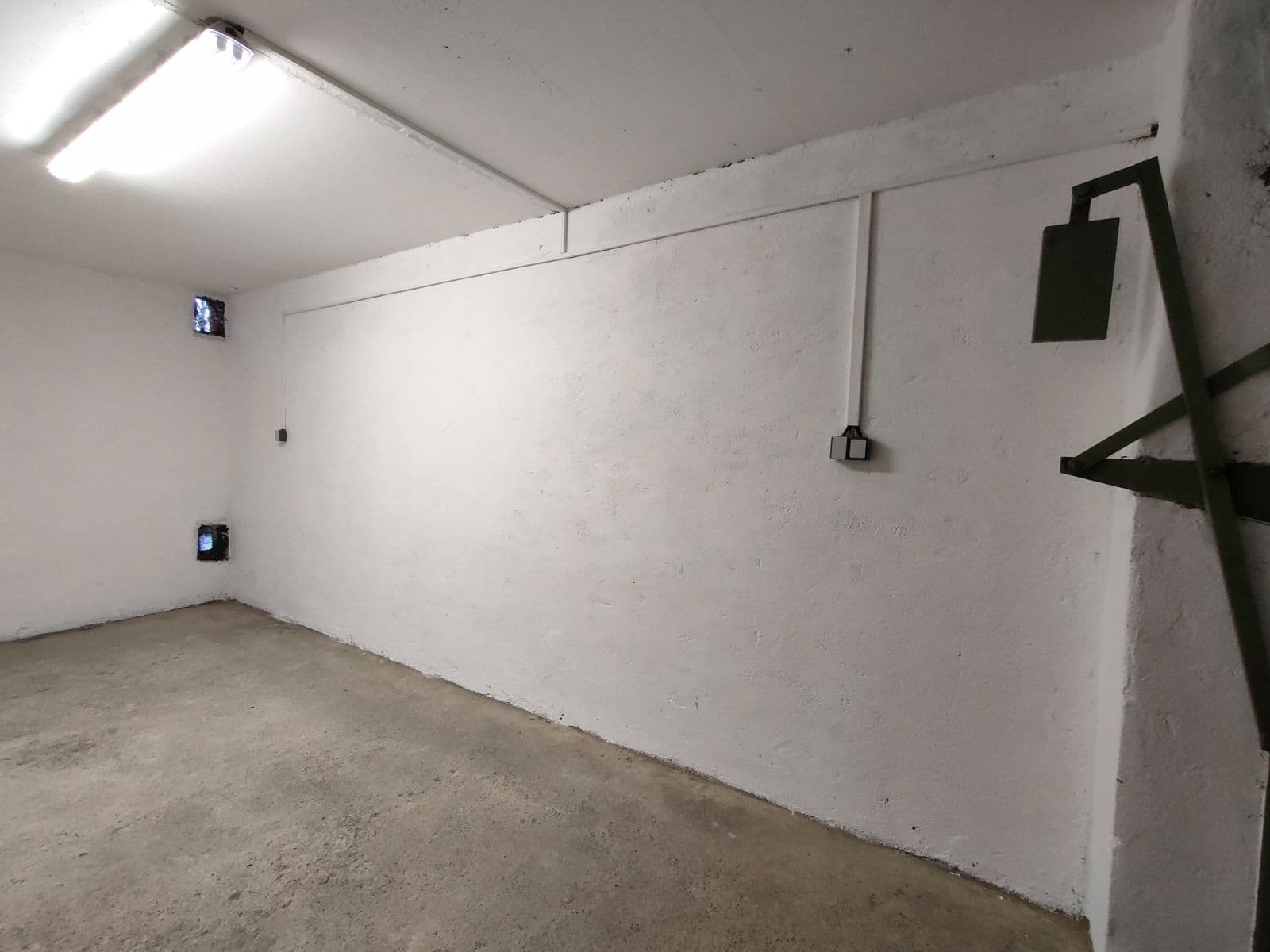 Prenájom garáže 16 m², Bellevue, Kladno, Středočeský kraj Prenájom garáže 16 m², Bellevue, Kladno, Středočeský kraj