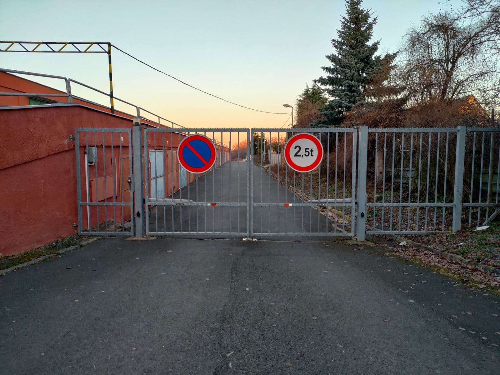 Prenájom garáže 16 m², Bellevue, Kladno, Středočeský kraj Prenájom garáže 16 m², Bellevue, Kladno, Středočeský kraj