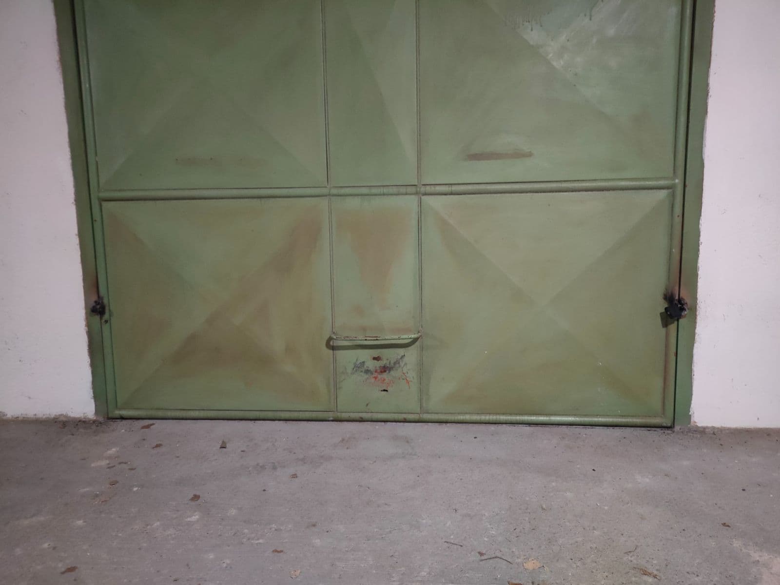 Prenájom garáže 16 m², Bellevue, Kladno, Středočeský kraj Prenájom garáže 16 m², Bellevue, Kladno, Středočeský kraj