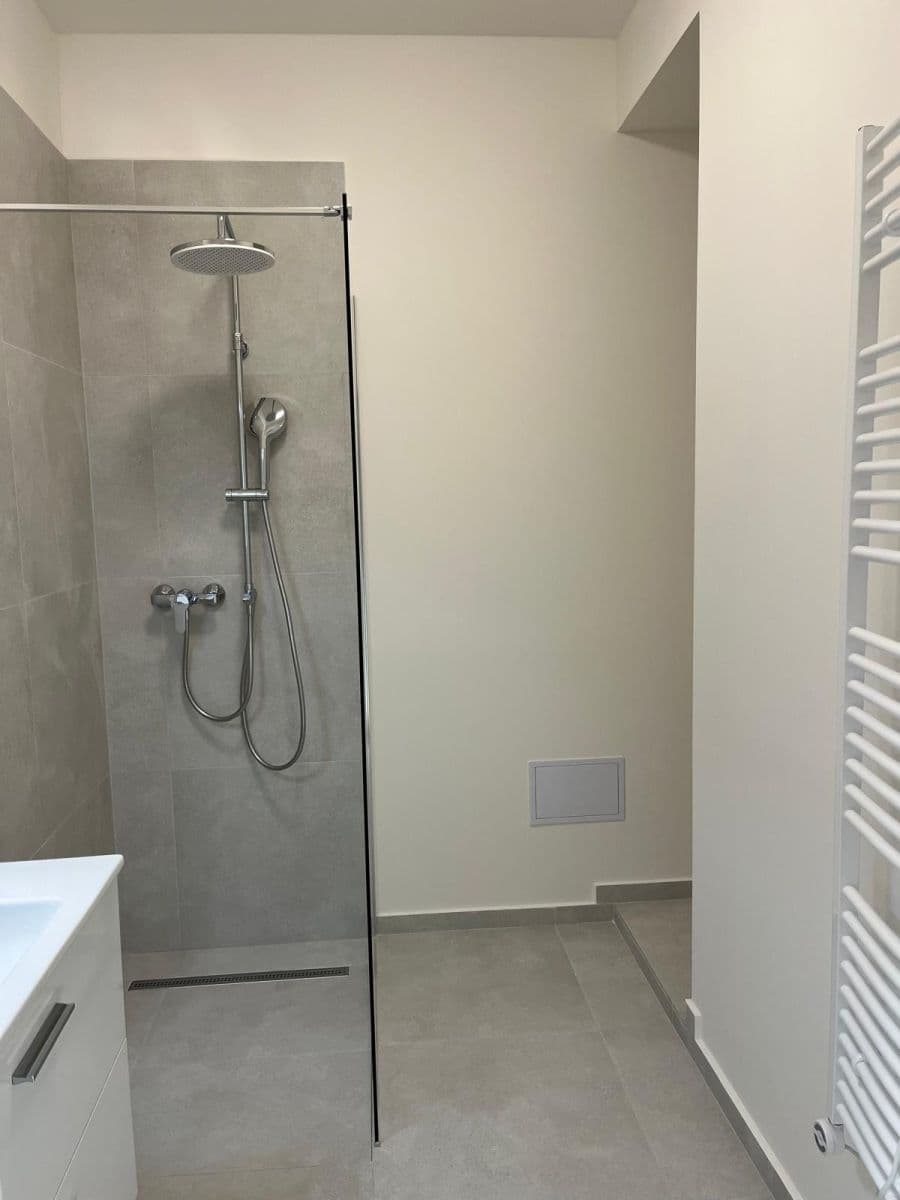 Prenájom bytu 3-izbový 91 m², Šlikova, Praha, Praha Prenájom bytu 3-izbový 91 m², Šlikova, Praha, Praha