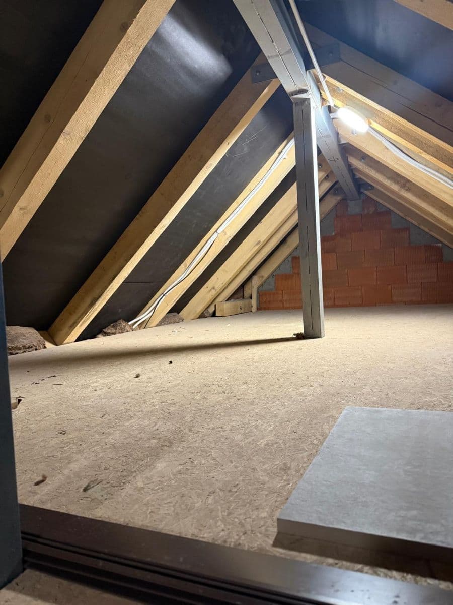 Prenájom bytu 3-izbový 91 m², Šlikova, Praha, Praha Prenájom bytu 3-izbový 91 m², Šlikova, Praha, Praha