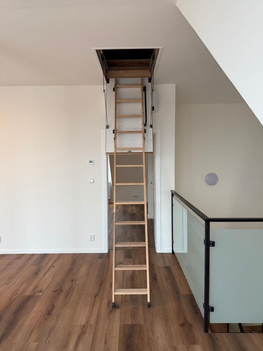 Prenájom bytu 3-izbový 91 m², Šlikova, Praha, Praha Prenájom bytu 3-izbový 91 m², Šlikova, Praha, Praha