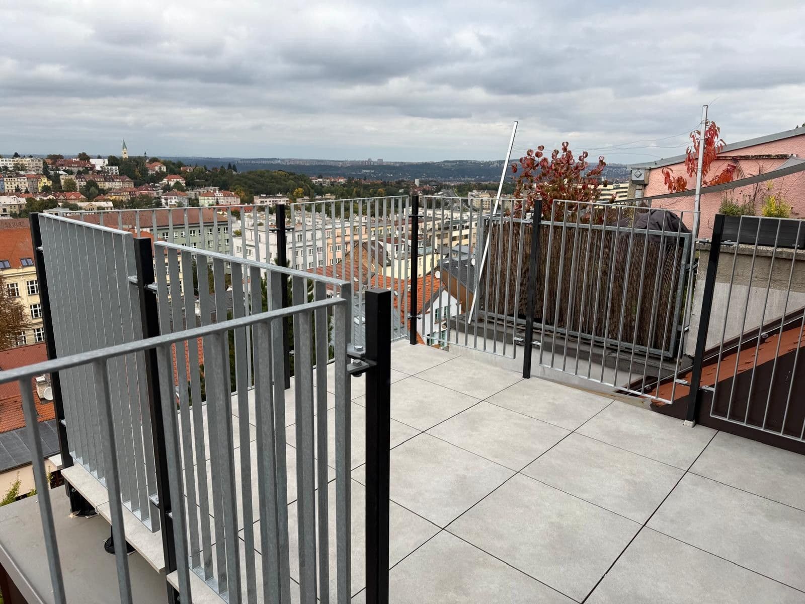 Prenájom bytu 3-izbový 91 m², Šlikova, Praha, Praha Prenájom bytu 3-izbový 91 m², Šlikova, Praha, Praha