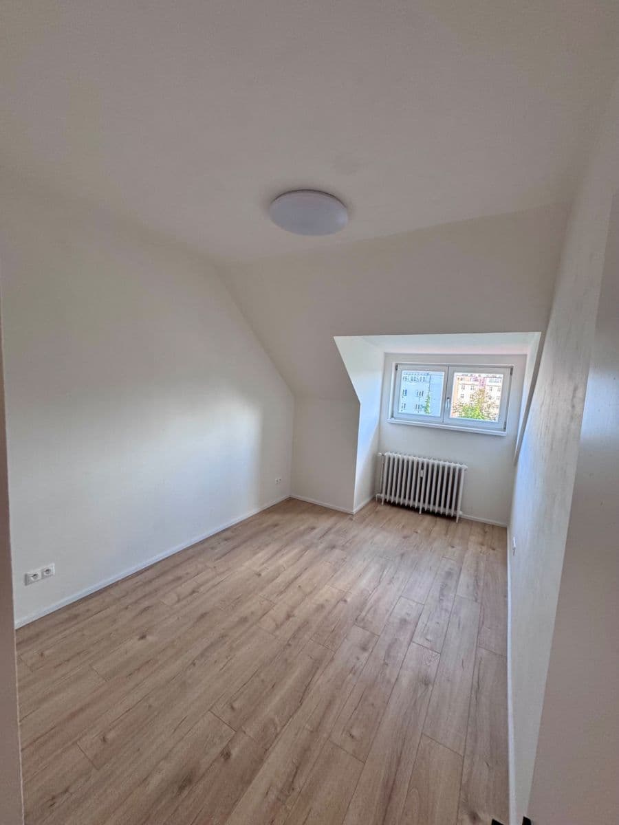 Prenájom bytu 2-izbový 44 m², Jeseniova, Praha, Praha Prenájom bytu 2-izbový 44 m², Jeseniova, Praha, Praha