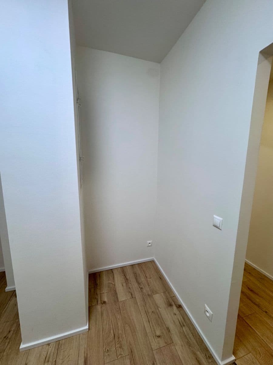 Prenájom bytu 2-izbový 44 m², Jeseniova, Praha, Praha Prenájom bytu 2-izbový 44 m², Jeseniova, Praha, Praha