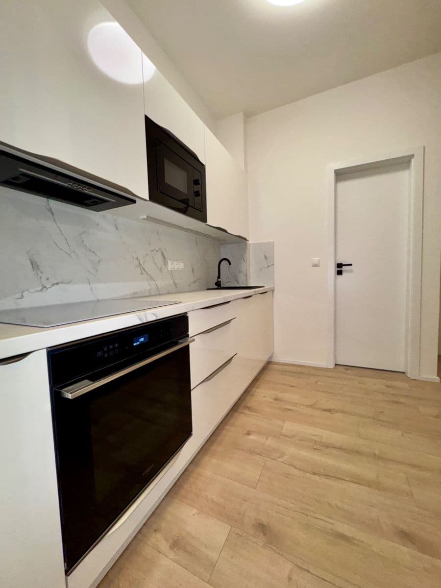 Prenájom bytu 2-izbový 44 m², Jeseniova, Praha, Praha Prenájom bytu 2-izbový 44 m², Jeseniova, Praha, Praha