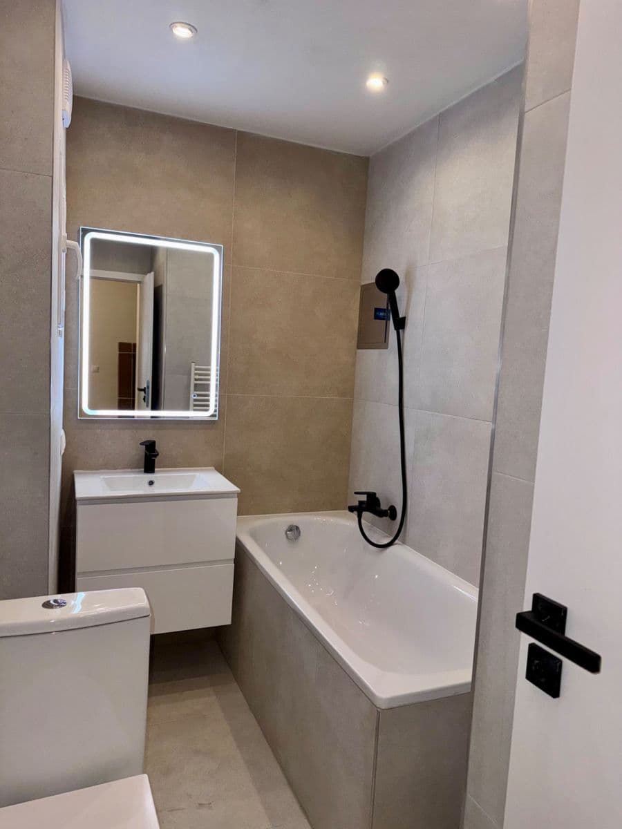 Prenájom bytu 2-izbový 44 m², Jeseniova, Praha, Praha Prenájom bytu 2-izbový 44 m², Jeseniova, Praha, Praha